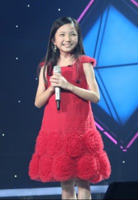 10岁李馨巧斩获金爵影后周日中国新声代秀唱功