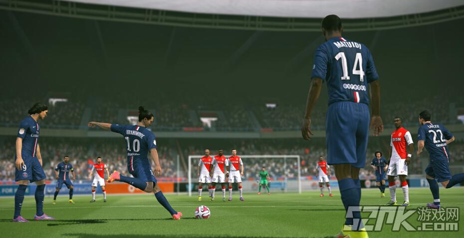 EA足球网游《FIFA世界》全新预告公布 临场感