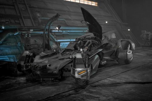 电影《正义联盟》大量猛料曝光 新蝙蝠侠战车亮相