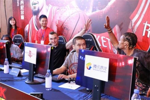 全国首个篮球电竞嘉年华 看NBA2KOL诠释体育