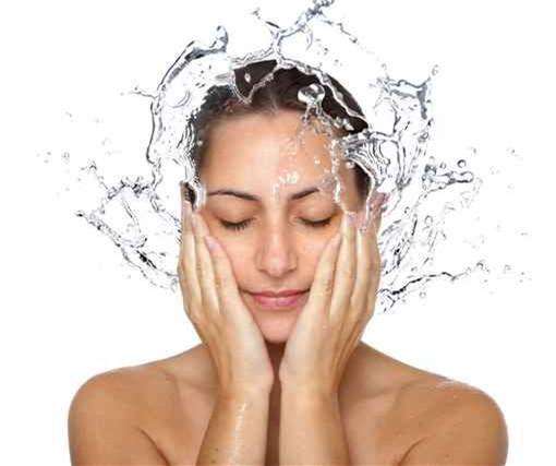 皮肤过敏可以盐水洗脸吗_皮肤过敏怎么洗脸_