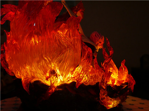 《妖精的尾巴》火龙纳兹手办雕像 浴火燃烧熔岩成袍