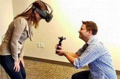 城会玩，看网友如何用VR满足女友无厘头要求
