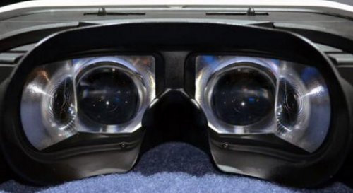 松下全新VR头显 四块透镜组合实现220°大视场