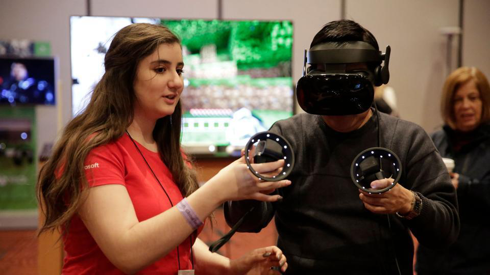 英特尔与华纳兄弟合作 将VR、AR引入自驾车