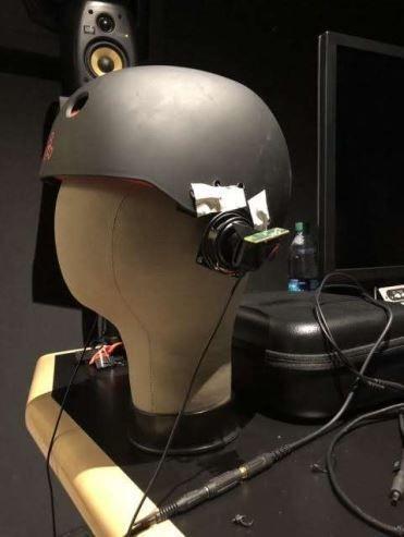 Valve的VR耳机源自贴在滑板头盔旁的两个喇叭
