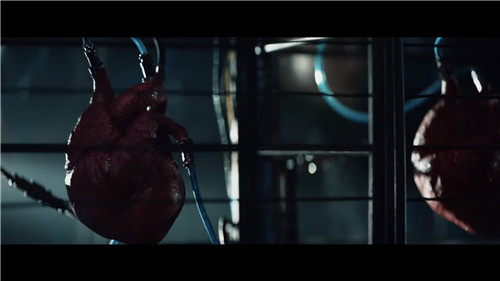 情人节索尼再发奇葩广告 PS4从人类心脏吸收养分